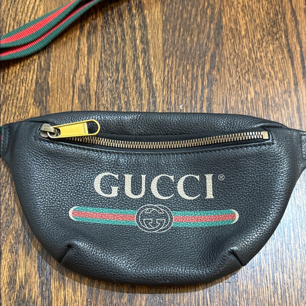 GUCCI Grained Calfskin Small Logo Belt Bag Black - Picture 3 of 13